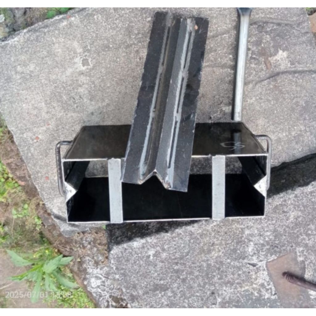 cetakan batako ukuran 15x8x30