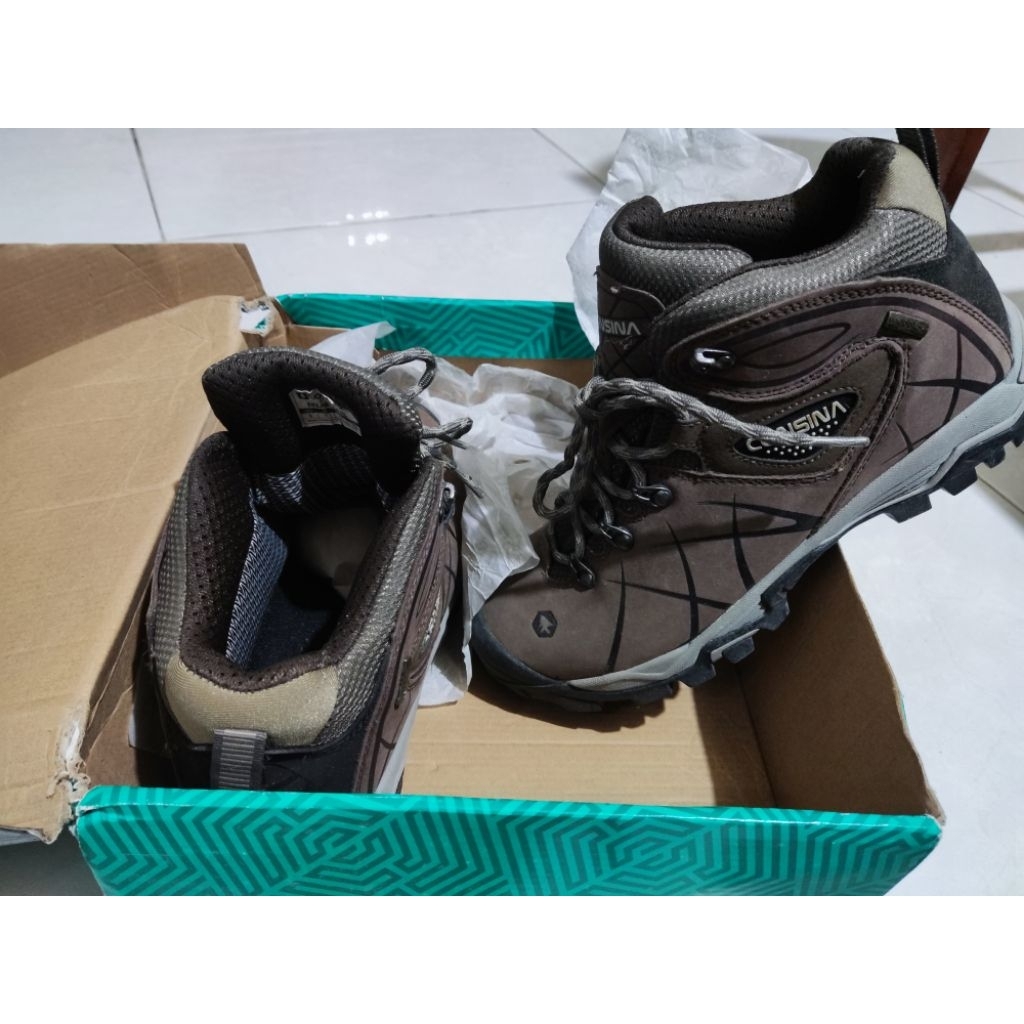 sepatu consina mustang ukuran 41