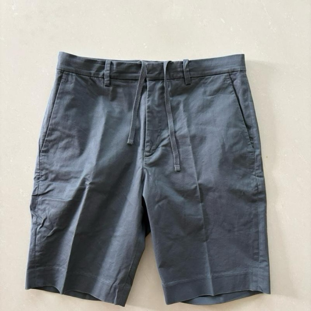 Celana pendek chinos slimfit Uniqlo grey 100% original grey - S