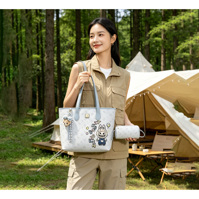 Tas Totebag Set Wanita Motif Labubu Imut Tas Tangan Kulit PU Warna Biru Muda Kapasitas Besar Untuk S