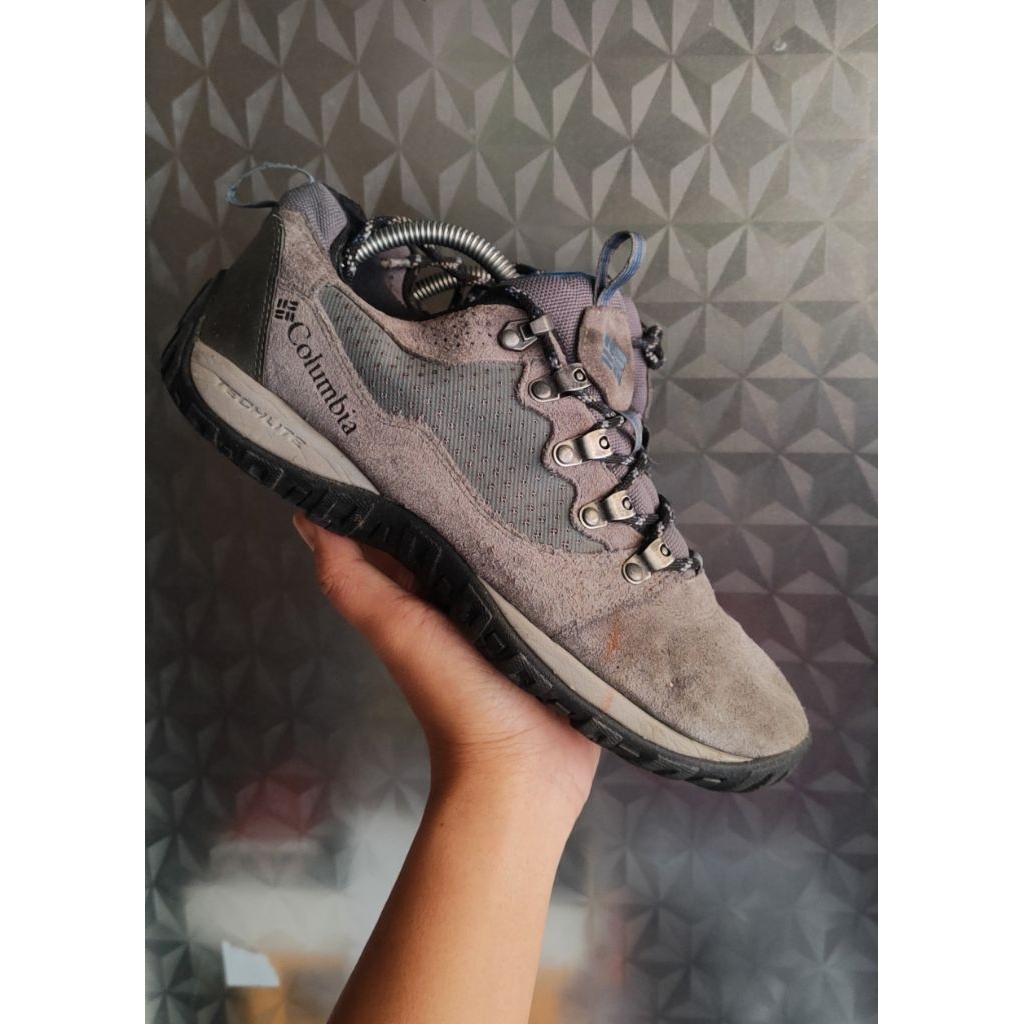 sepatu gunung outdoor Columbia SZ 41,5 second bekas preloved