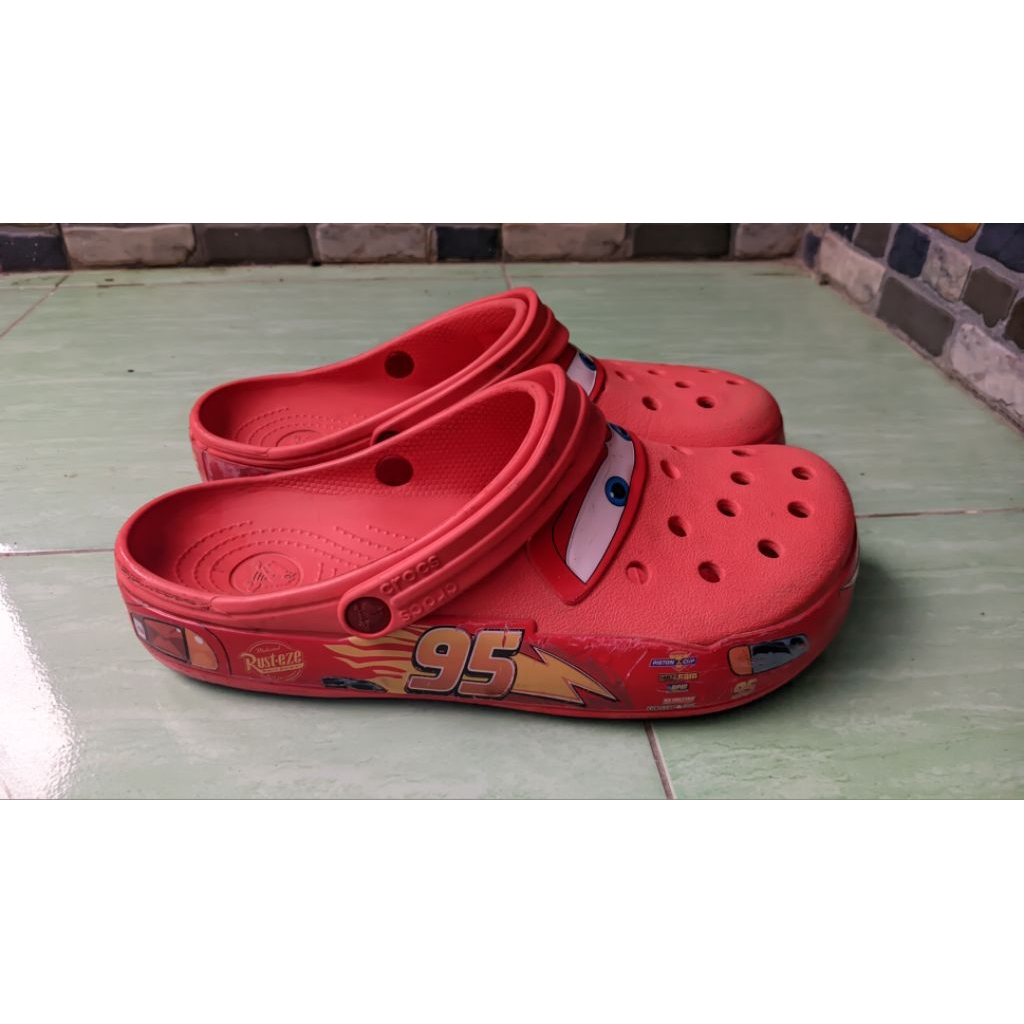 crocs mcqueen