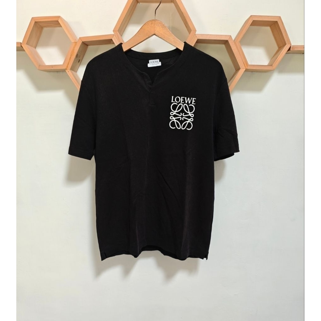 KAOS LOEWE HITAM SIZE L