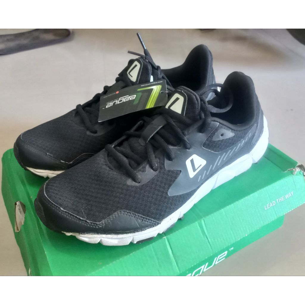 sepatu sekolah  lari hitam league rascal size 44 insole 28cm original