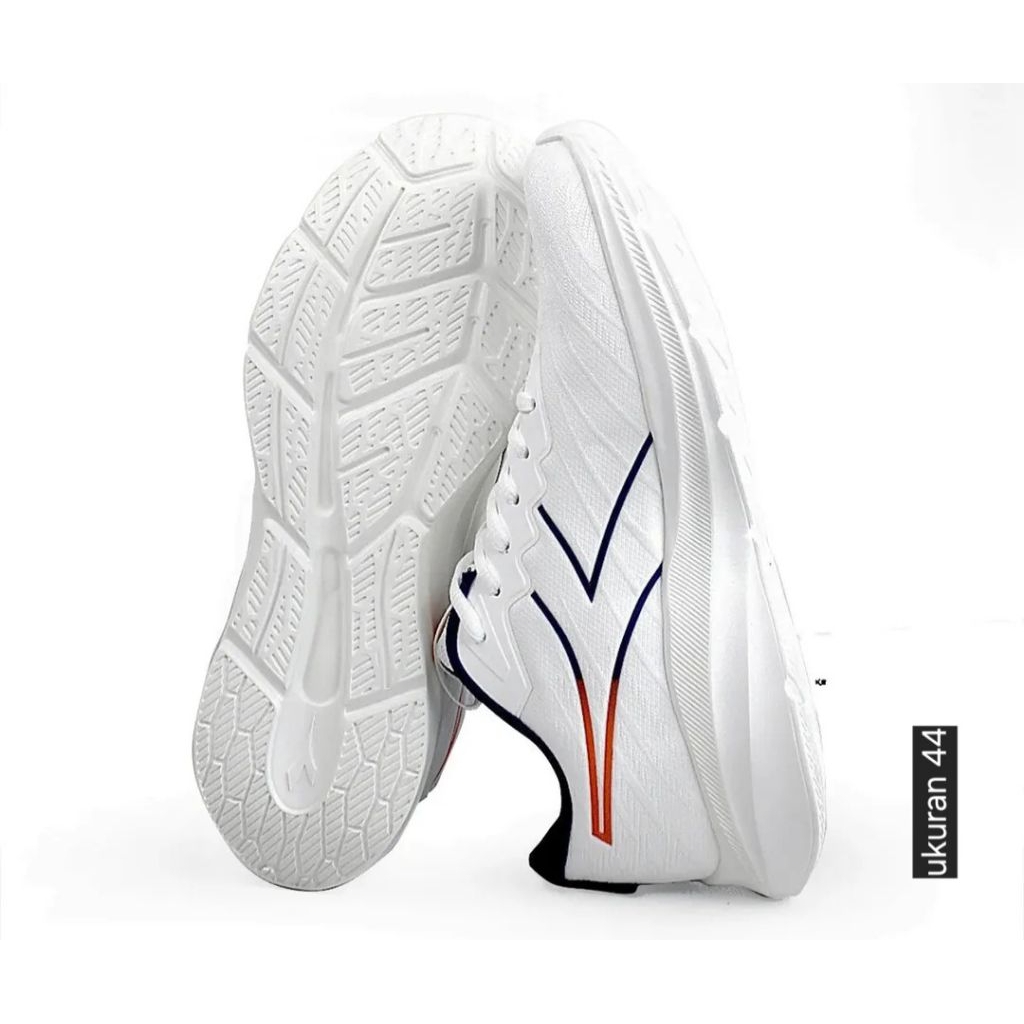 sepatu sport olahraga cowok sepatu runing lari pria brand diadora warna putih