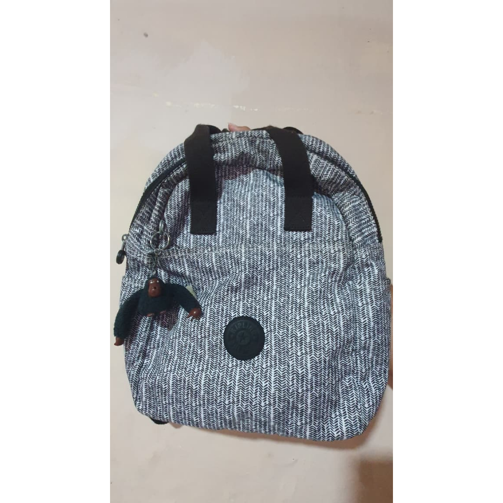 PRELOVED TAS RANSEL KIPLING MODEL SIVA DENGAN MOTIF CHEVRON