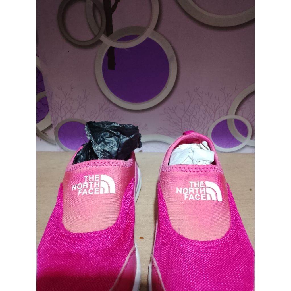 sepatu second tnf size 33 insole 20