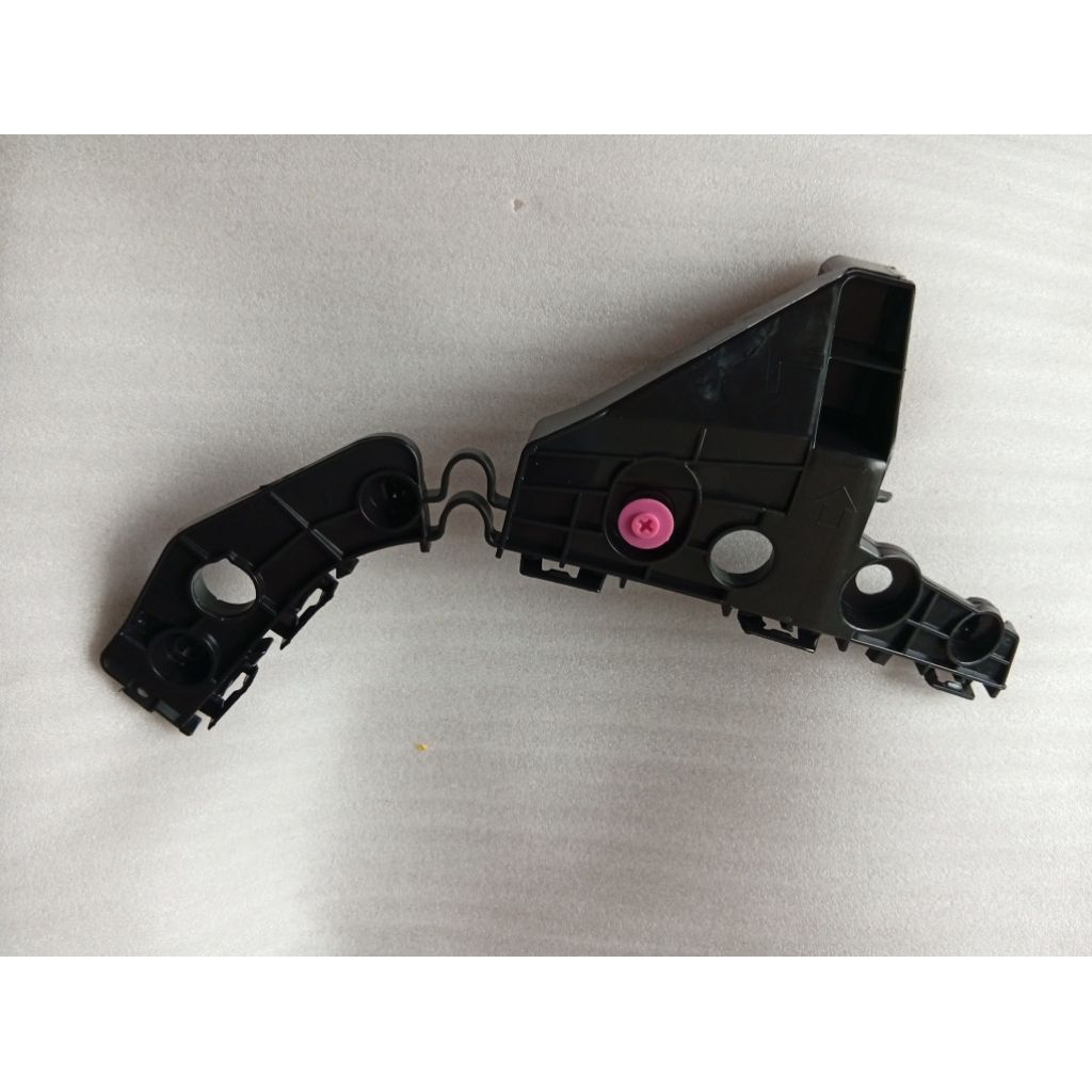 BRACKET BUMPER DEPAN KIRI HIACE PREMIO