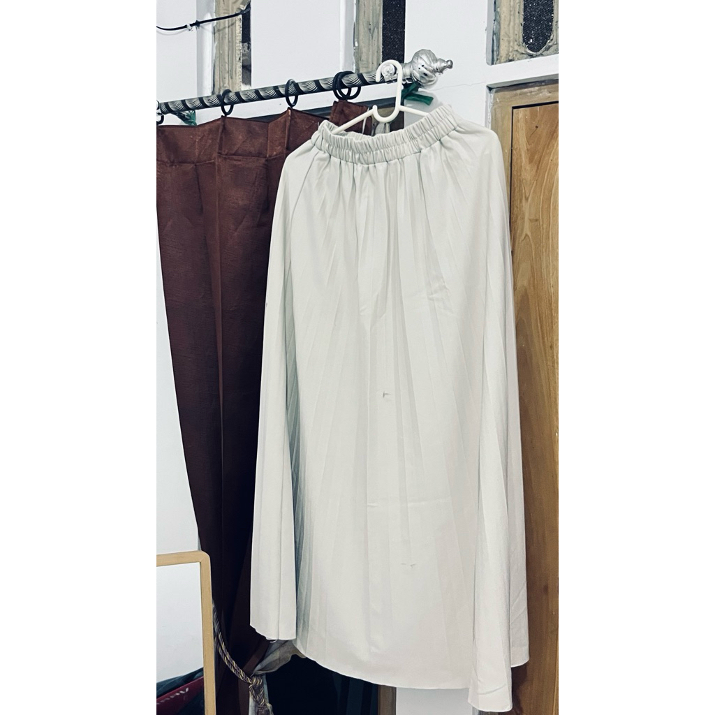 rok plisket cream panjang