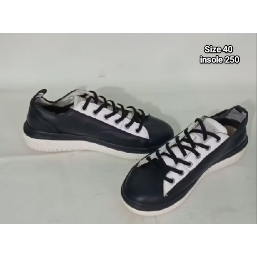 Sepatu PALLADIUM