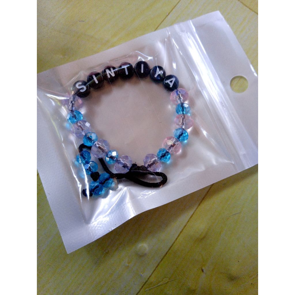 gelang nama dengan manik kristal/gelang Cristal recues nama cocok untuk anak2 atau orang dewasa juga