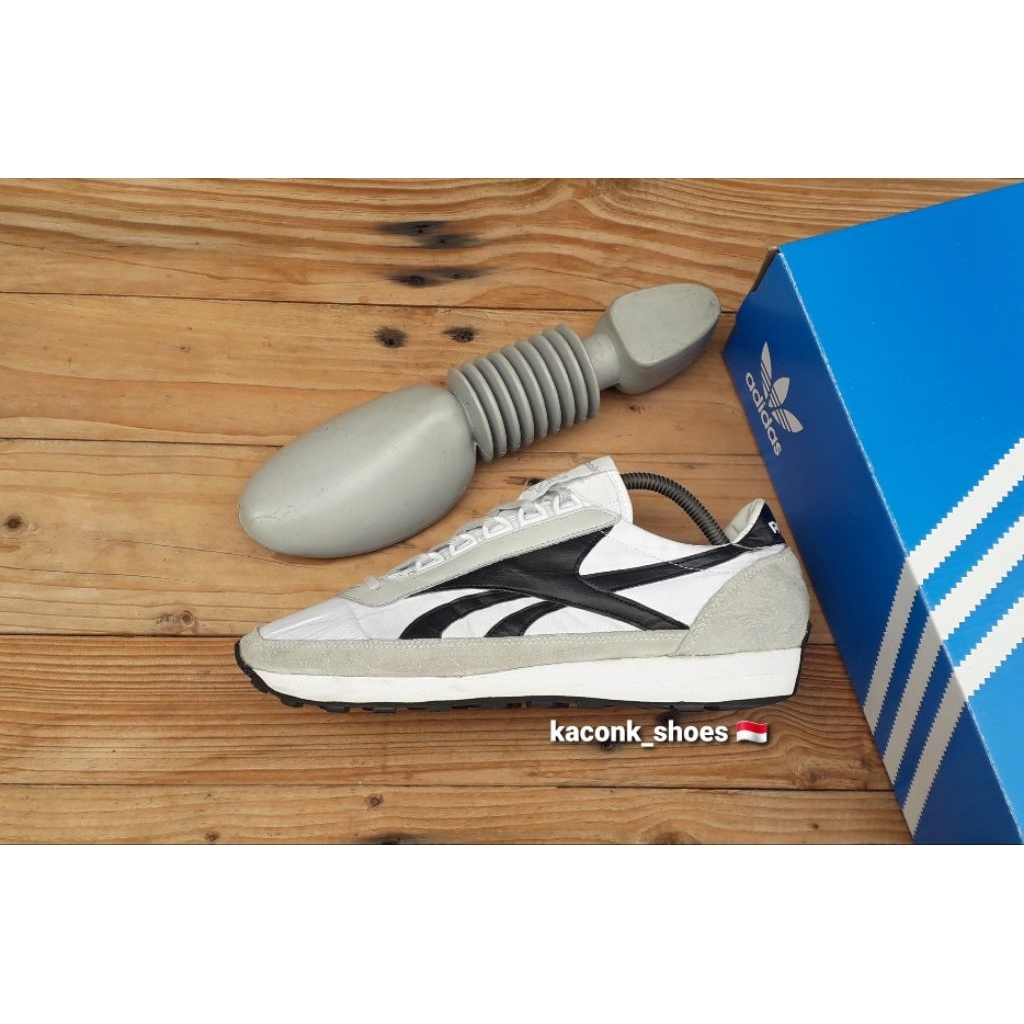 SEPATU SNEAKERS CASUAL REEBOK AZTEC WHITE BLACK ORIGINAL