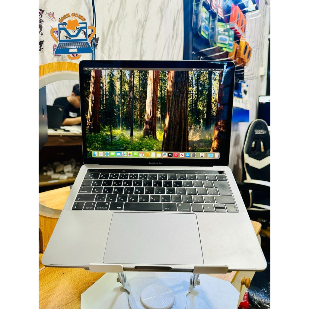 MacBook Pro 13. 2019. core i5. ram 8/256gb ssd. normal