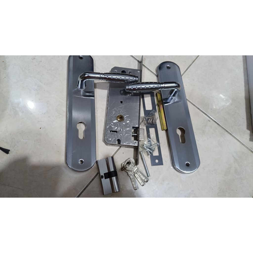 KUNCI PINTU BESAR 1 SET GAGANG BINTIK KUNCI PINTU 1 SET PRAKTIS