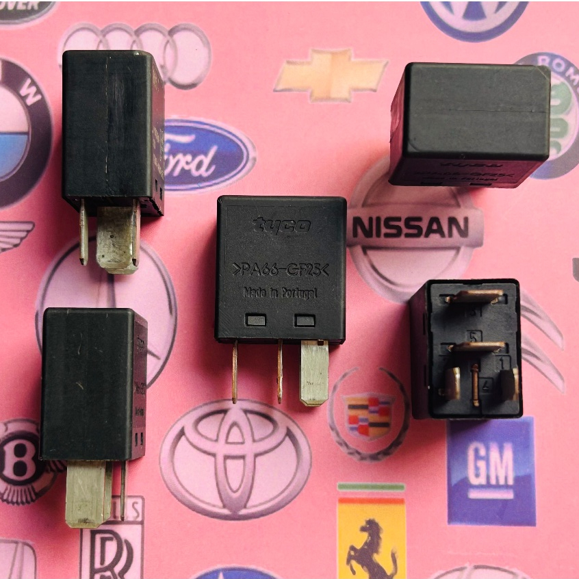 Relay Mobil Warna Hitam 12V 4 Kaki Universal Merk Tyco Part No. PA66-GF25 ( ORIGINAL / ORI )
