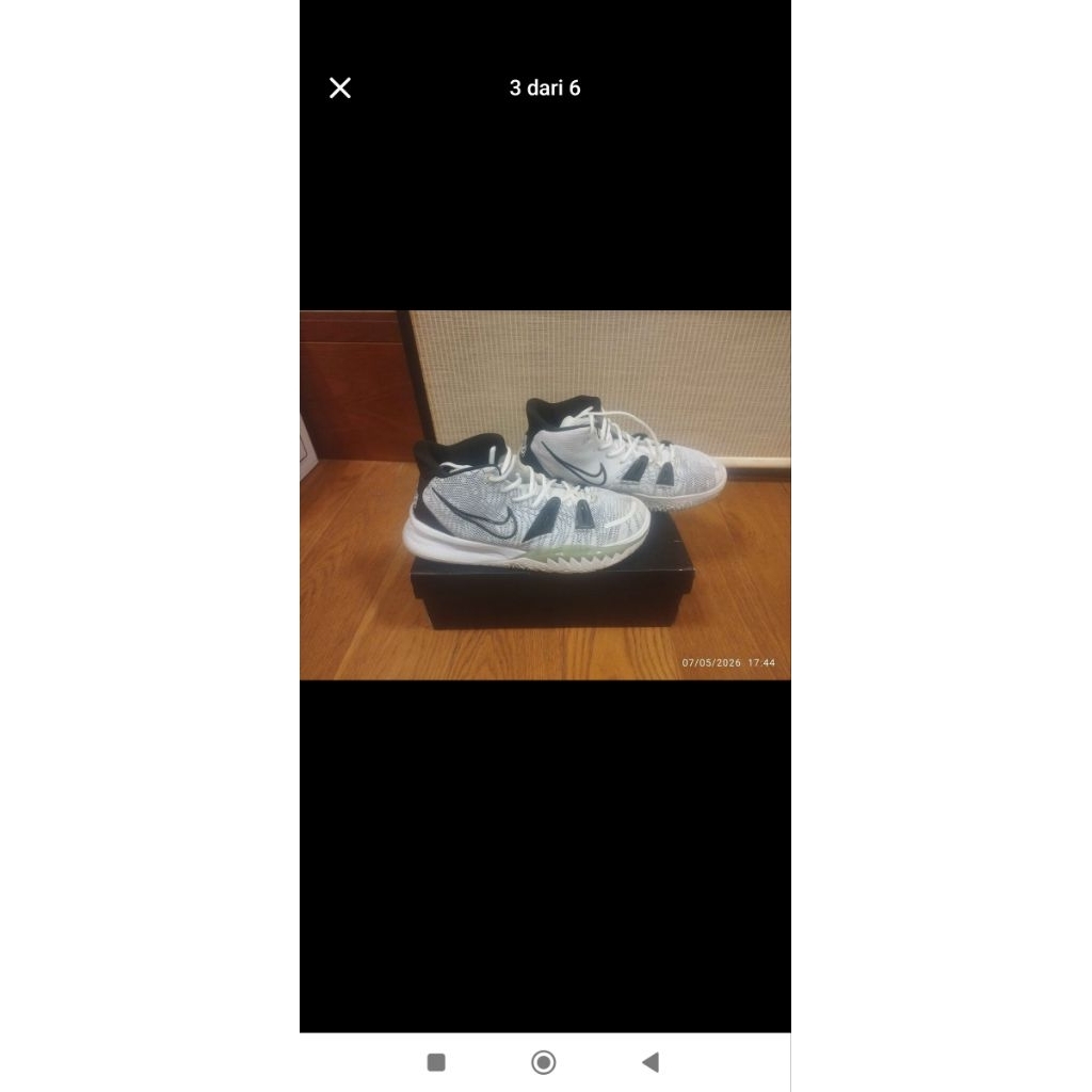 sepatu basket Kyrie 7