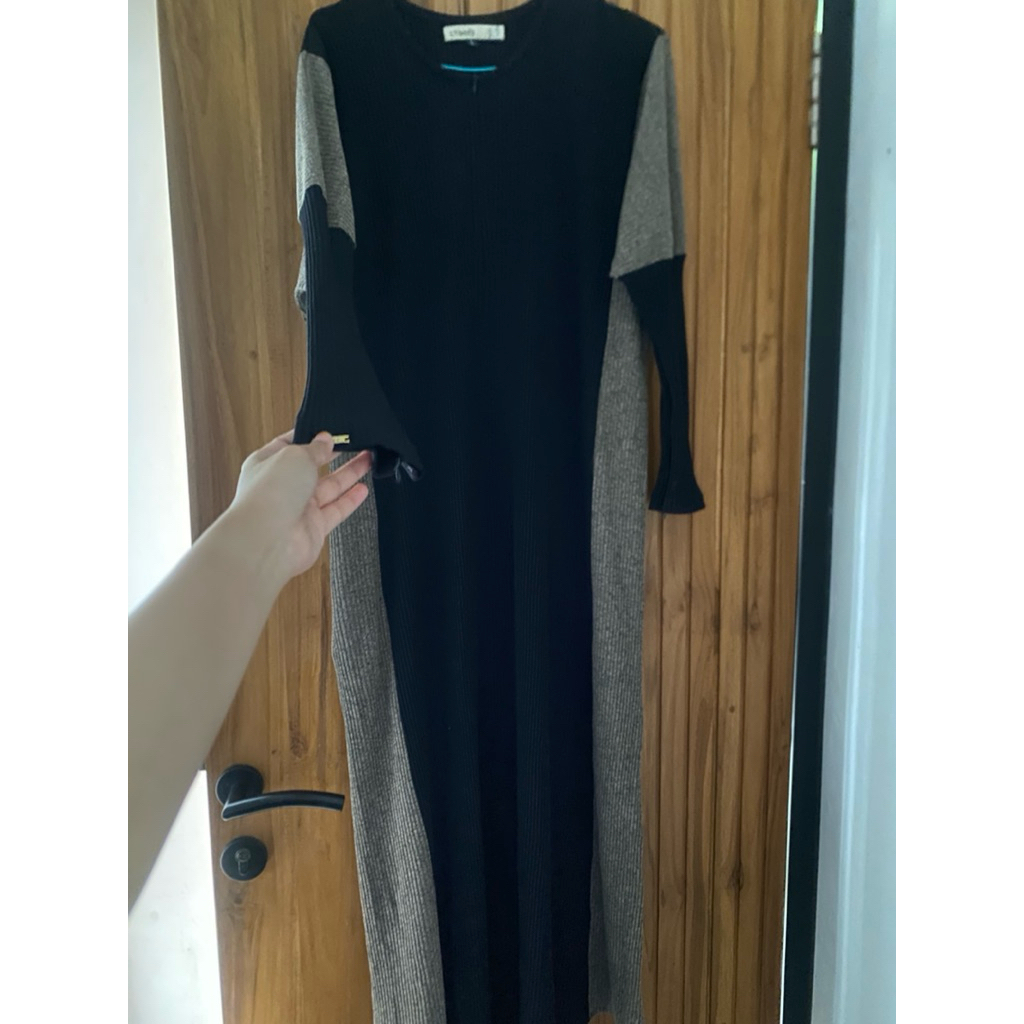 Ghiya abaya L three by Lubna black size L