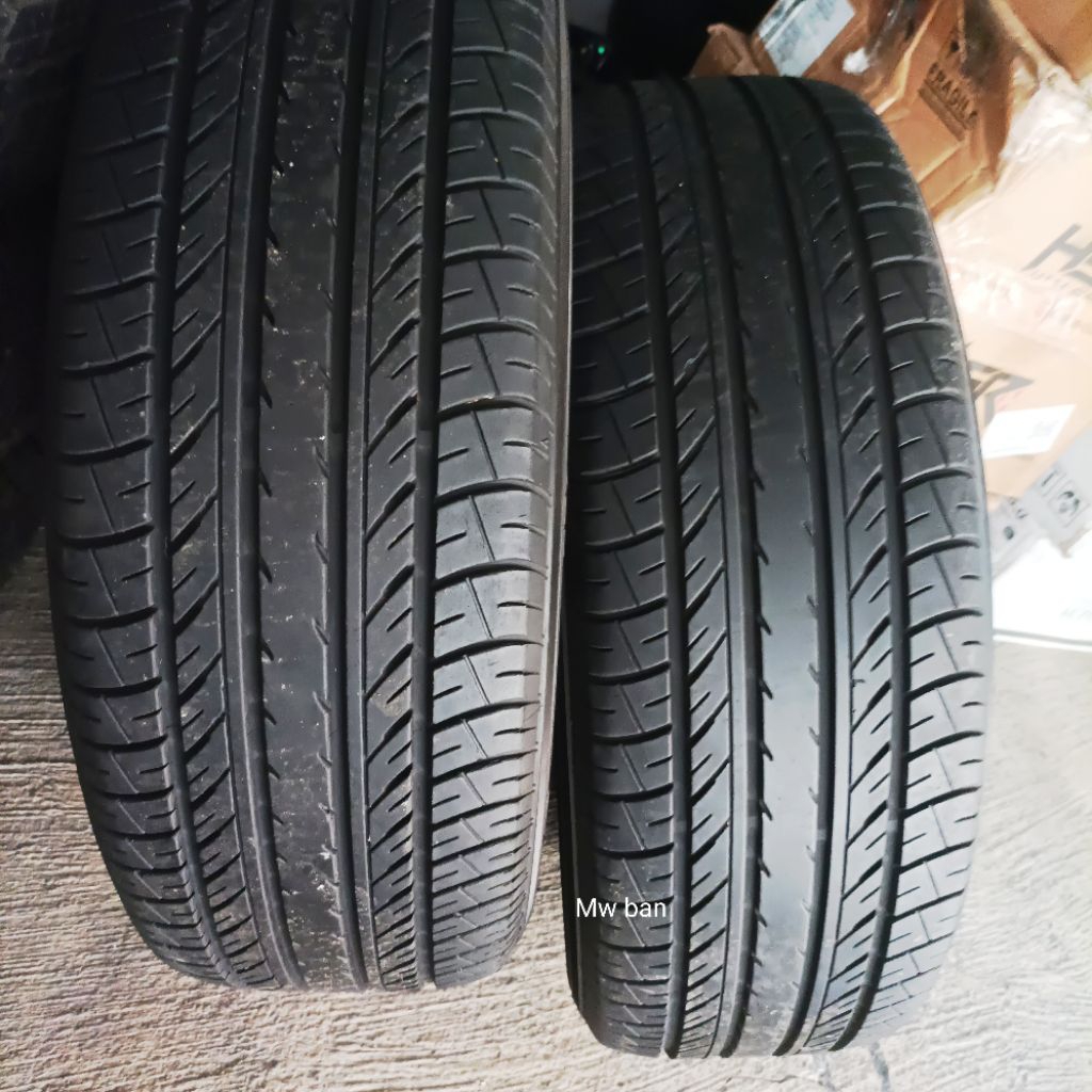 ban 225/55 r18 Yokohama decibel e70