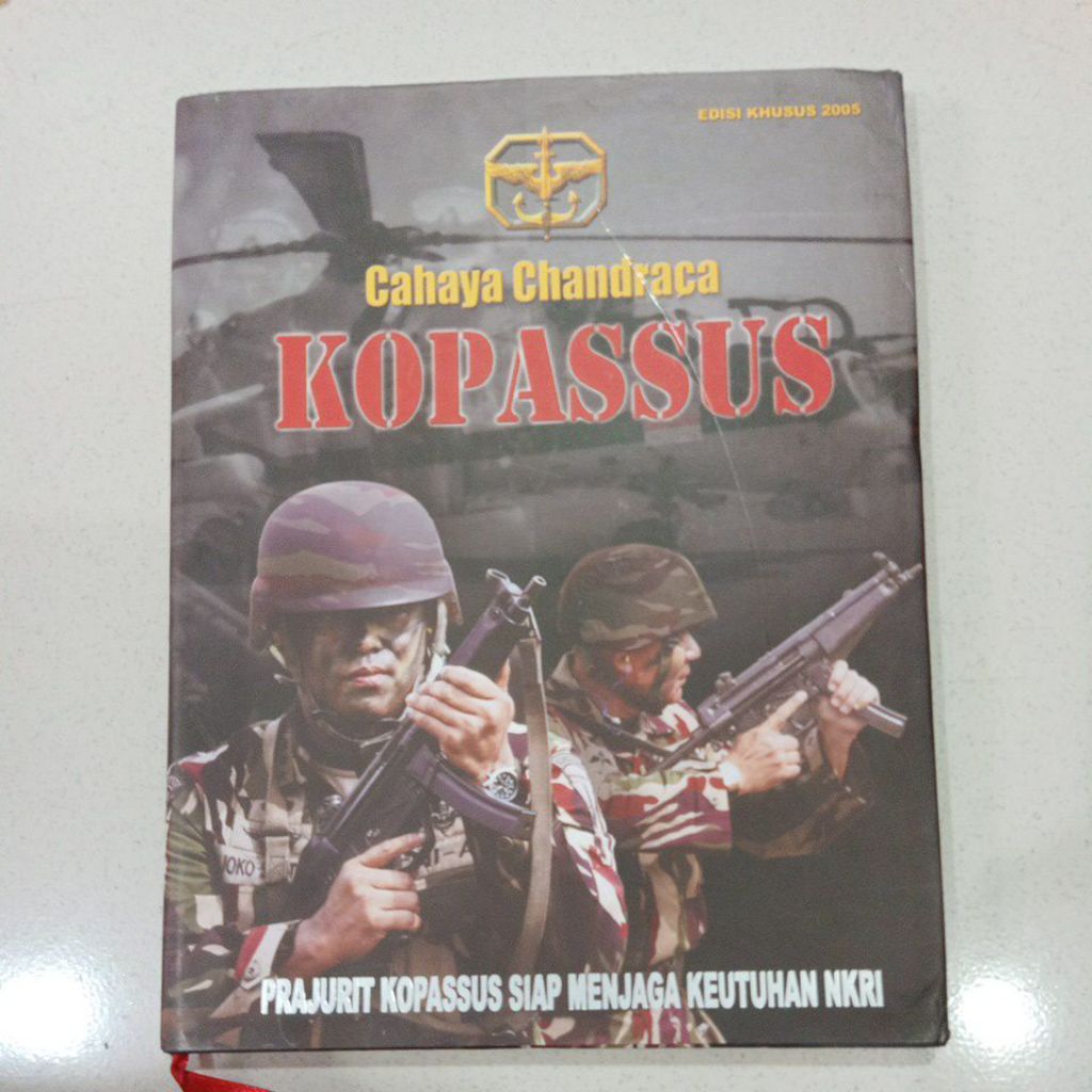 buku CAHAYA CHANCRASA KOPPASSUS, PRAJURIT KOPASSUS SIAP MENJAGA KEUTUHAN NKRI