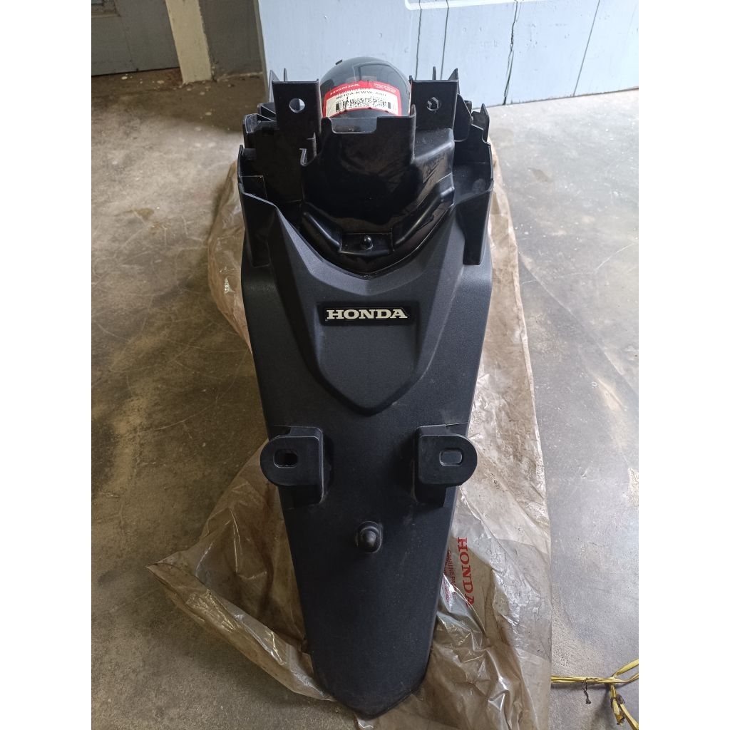 rear fender KWW / spakbor belakang honda revo absolute 110 2007-2009. original AHM