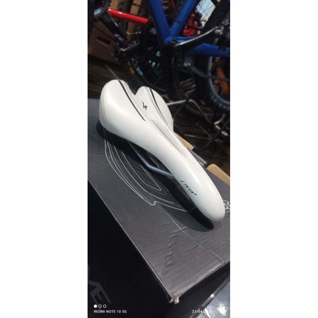 sadel sepeda specialized riva