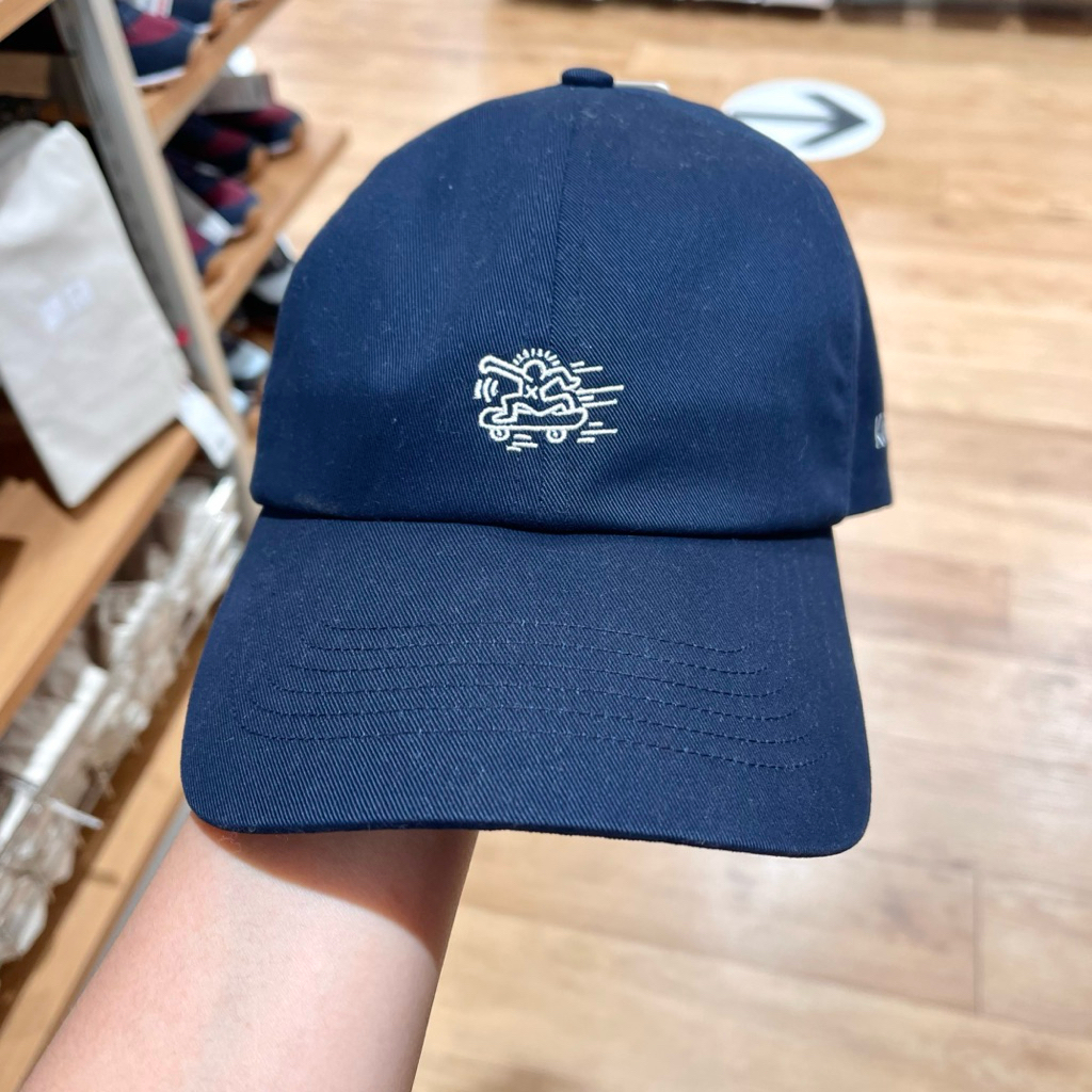 Topi Uniqlo Man Keith haring