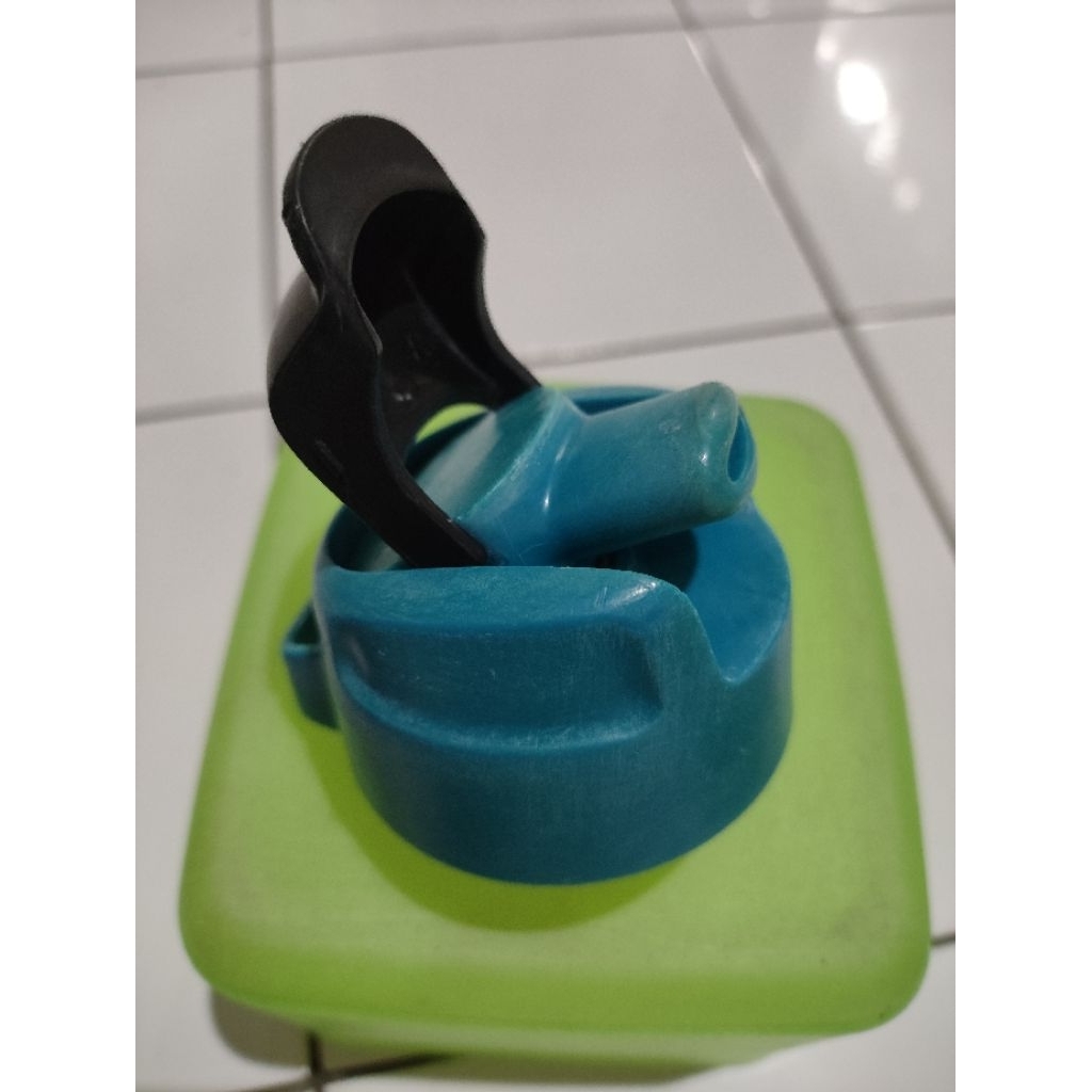 tutup botol tupperware