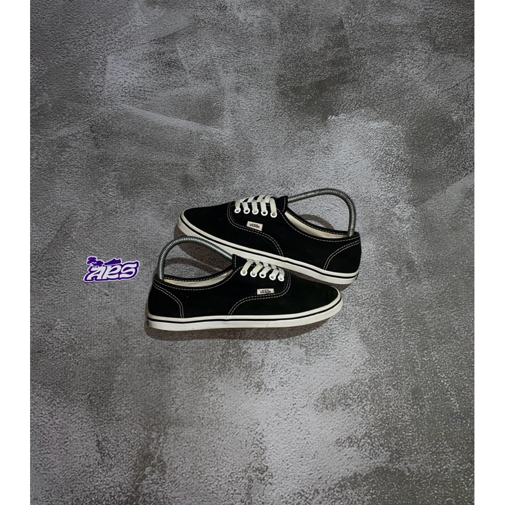 vans autentic low pro bw