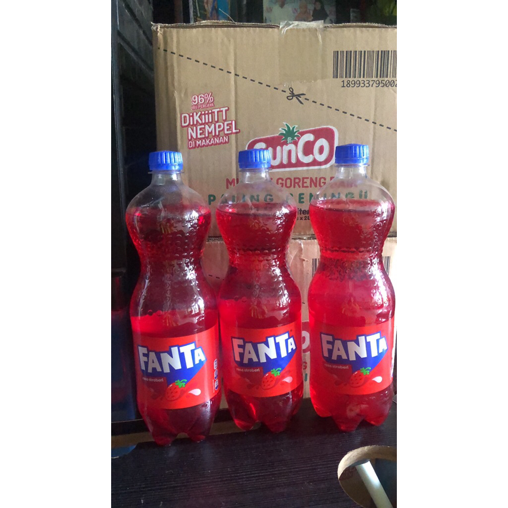 Fanta Minuman Soda Strawberry 1 Liter Segar