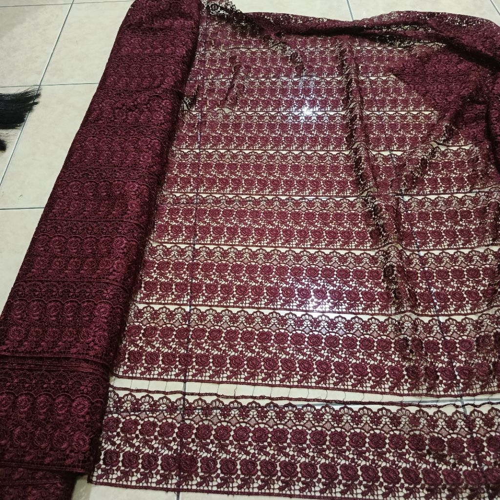 KAIN BROKAT OKKI PRADA PREMIUM / BAHAN KEBAYA(SETENGAH METER)