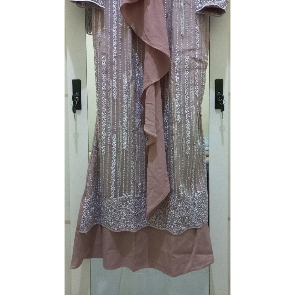 DRESS PUTHIC