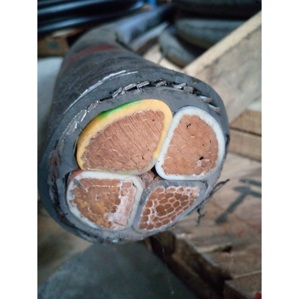 Nyy 4x240/ 4x300 kabel tufur merk biasa  sutrado pulung eterna extrana jembo  multi dll 4x240mm 4x30