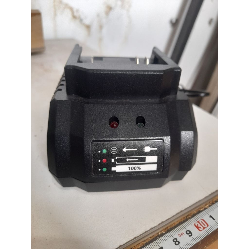Charger baterai LXT