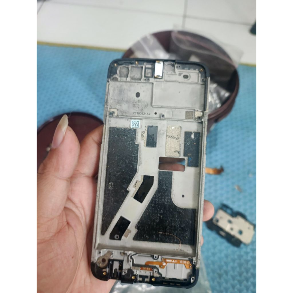 Frame / bazzel lcd realme 2 copotan