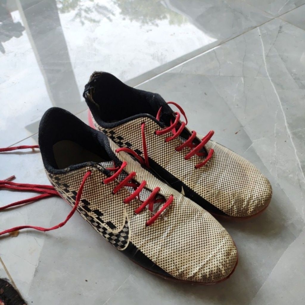 Sepatu futsal preloved anak
