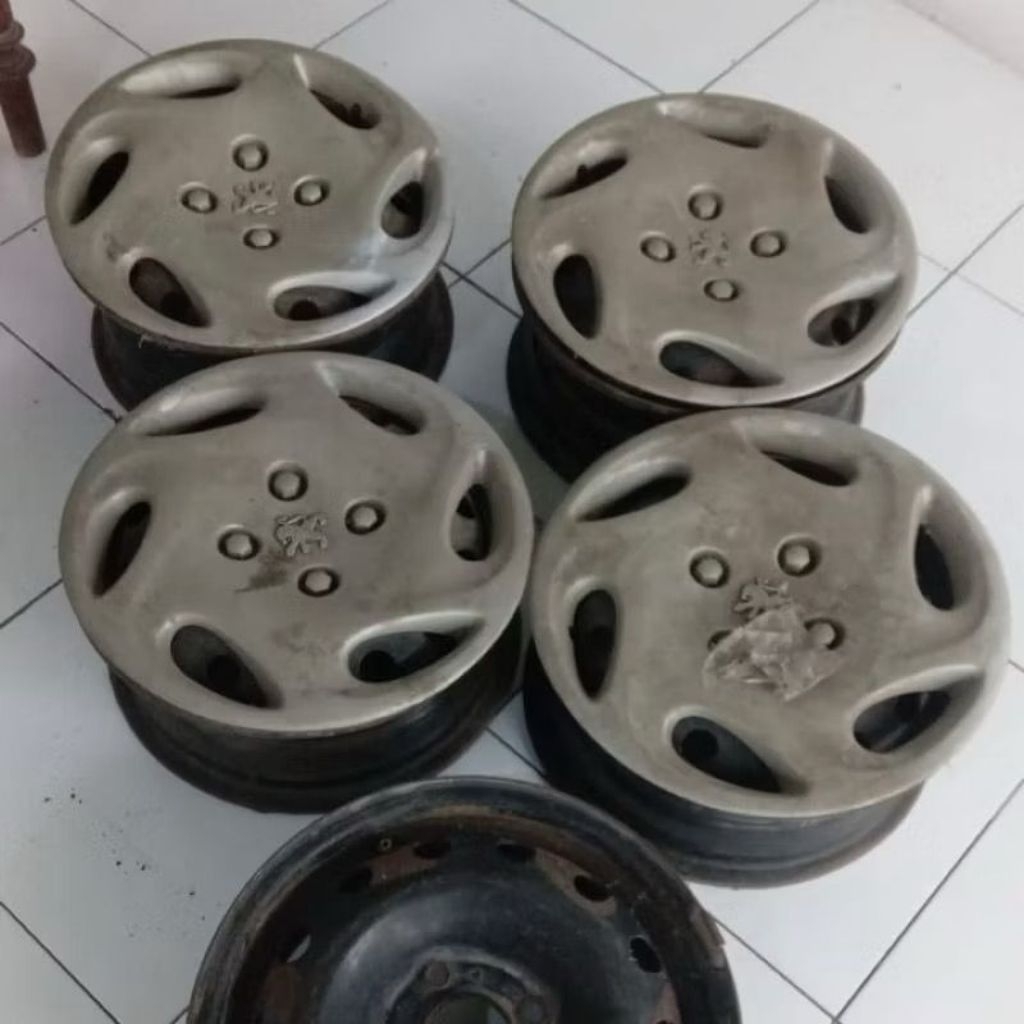 BEKAS - Velg Kaleng Original Peugeot 206