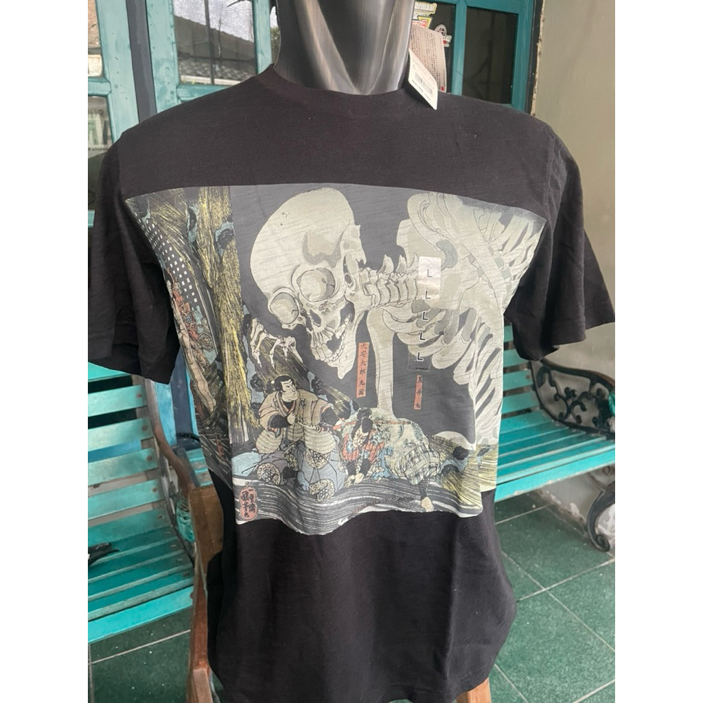 Kaos/T-Shirt Uniqlo MFA Boston