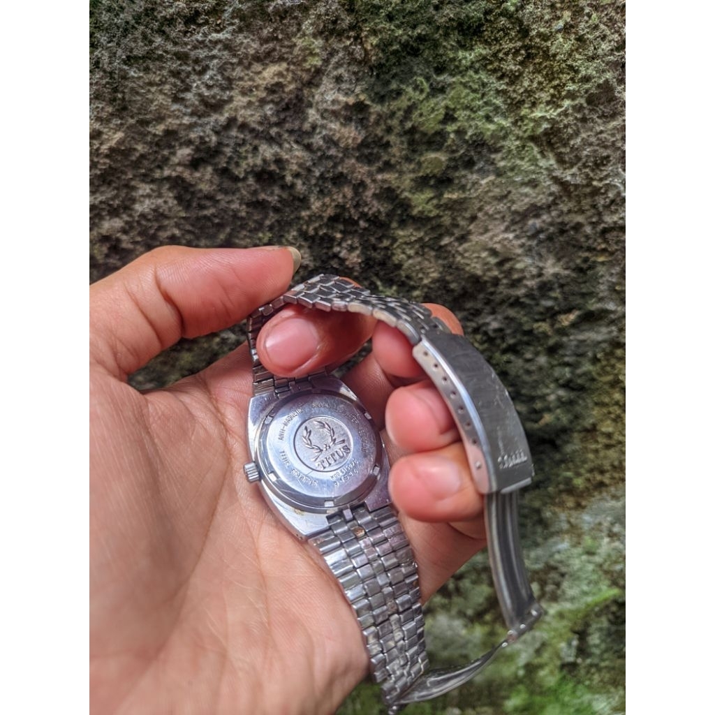 jam Titus solvil