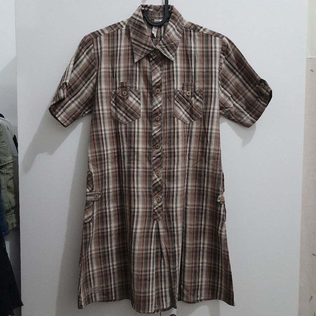 brown plaid dress tops | dress over jeans down town 2000s y2k outfit kotak kotak