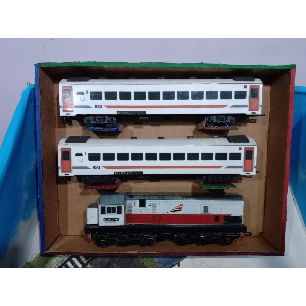 [Bermesin] 1 Set Kereta Api Indonesia CC204