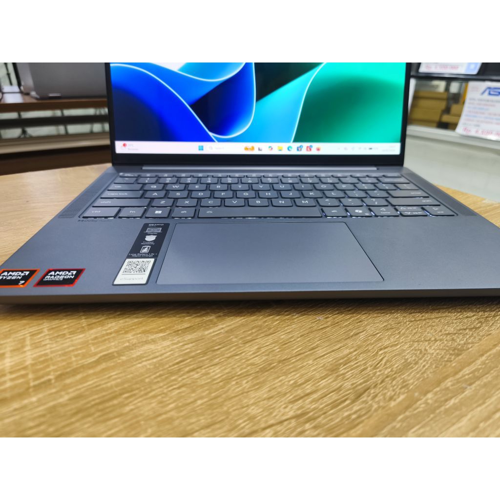 Lenovo Ideapad slim 5 OLED/ryzen 7 8845hs/ssd-512gb/ram-16gb/780m/14inci