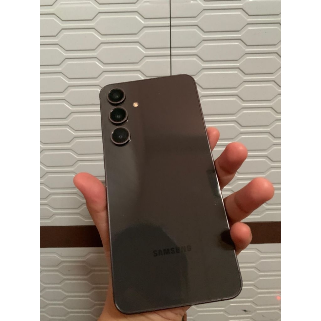 SAMSUNG S24 FE - SECOND LIKE NEW