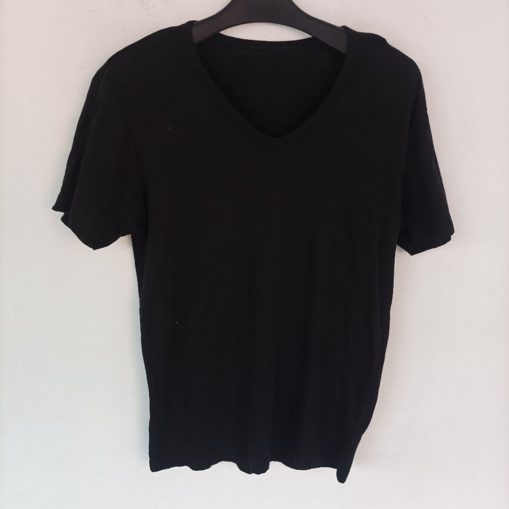 GU UNIQLO ORIGINAL KAOS HITAM POLOS PRIA SIZE M TC024