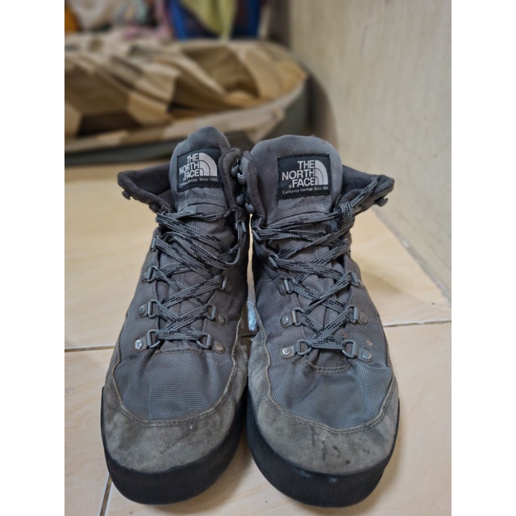 Sepatu TNF outdoor