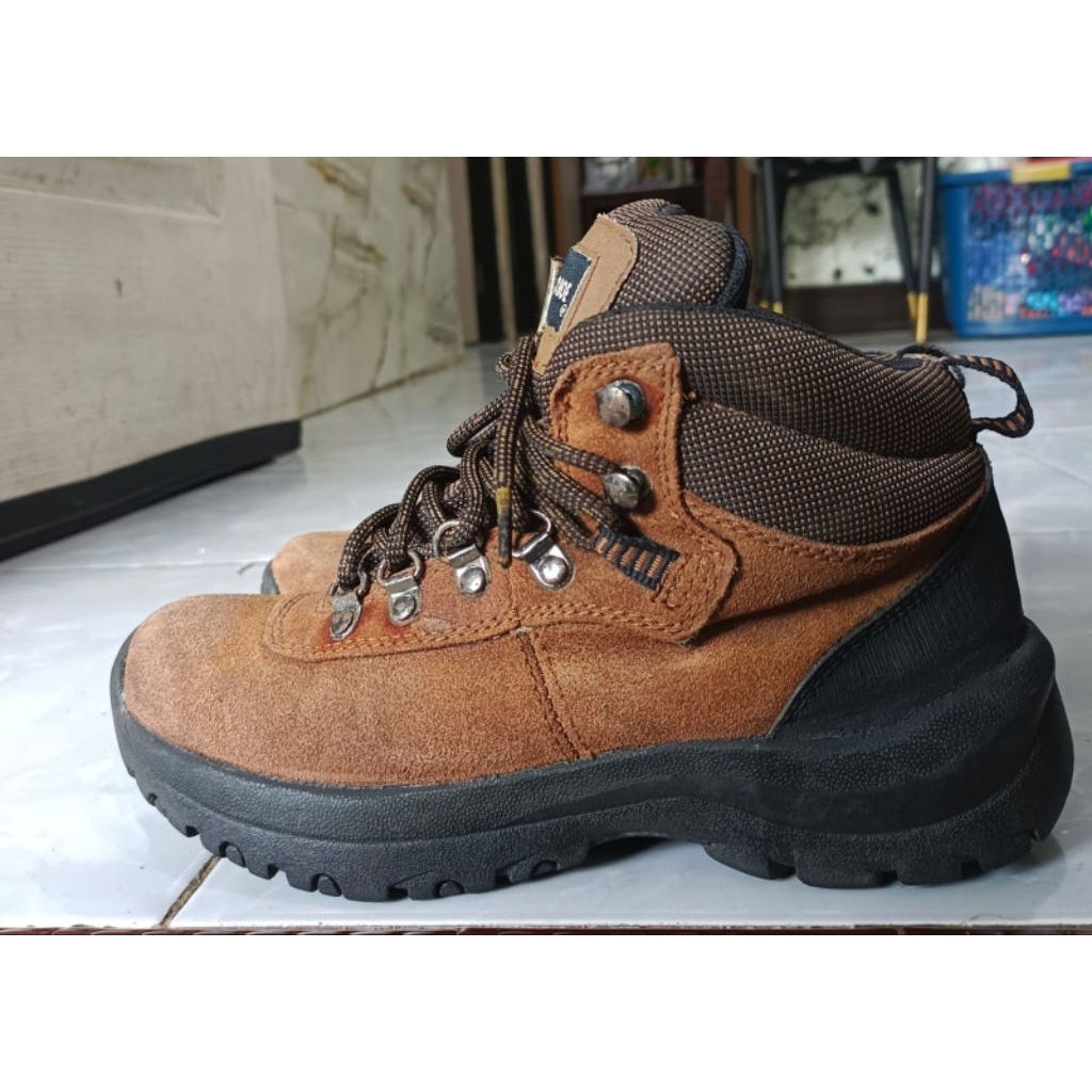 Sepatu gunung / outdoors Earth Shoe 39 ori second