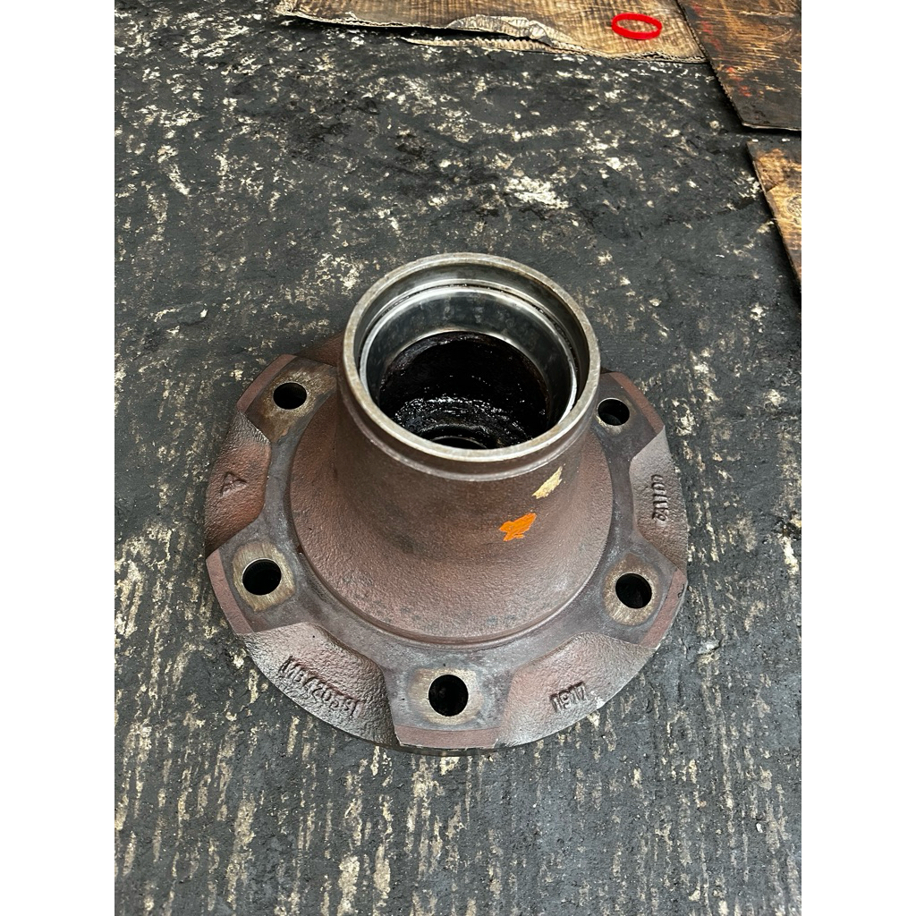 Nap Roda Depan Mitsubishi Canter PS 125 (MB420581) - Copotan ori bawaan mobil
