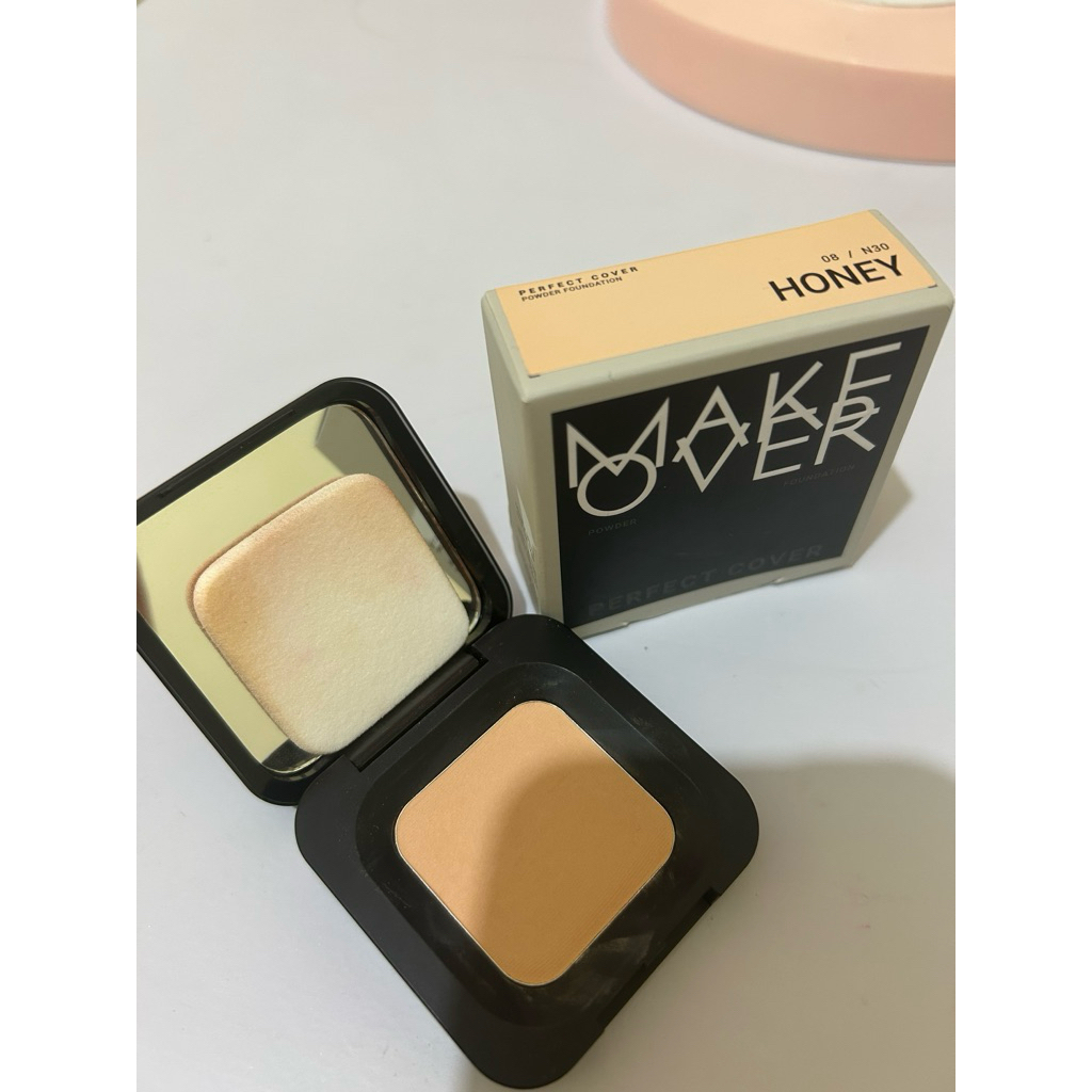preloved Make over powder foundation honey