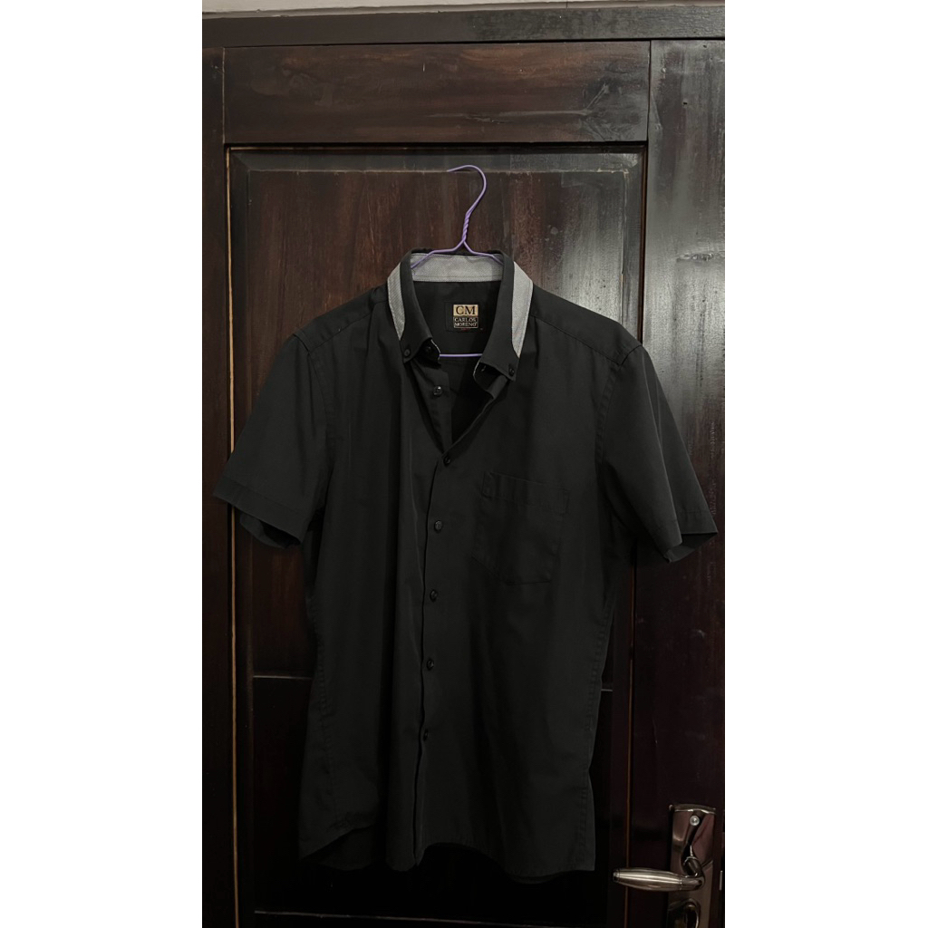 kemeja carlos moreno pendek (slimfit size M) hitam