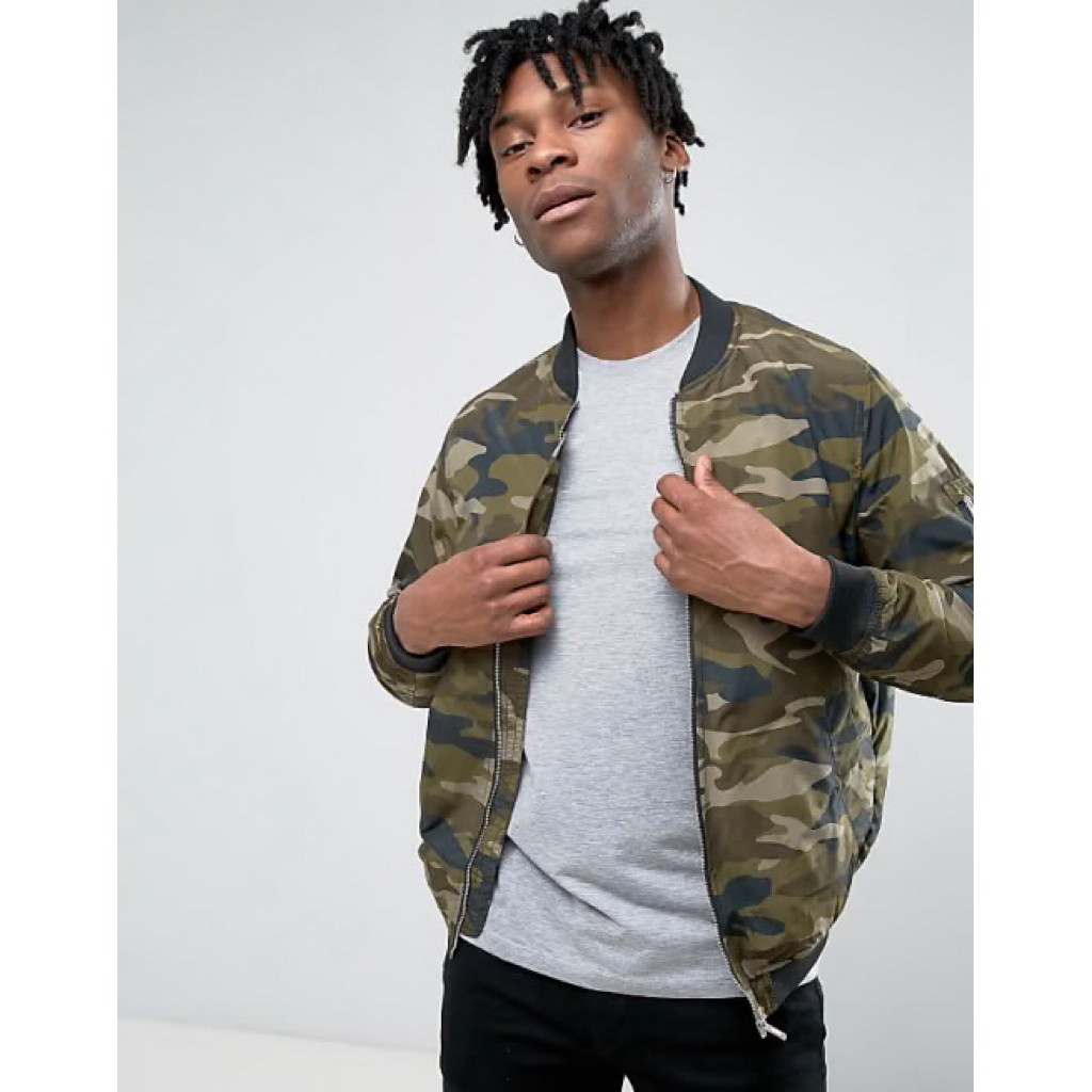 [PRELOVED] Pull & Bear Men's Bomber Jacket Camouflage Army - Size M