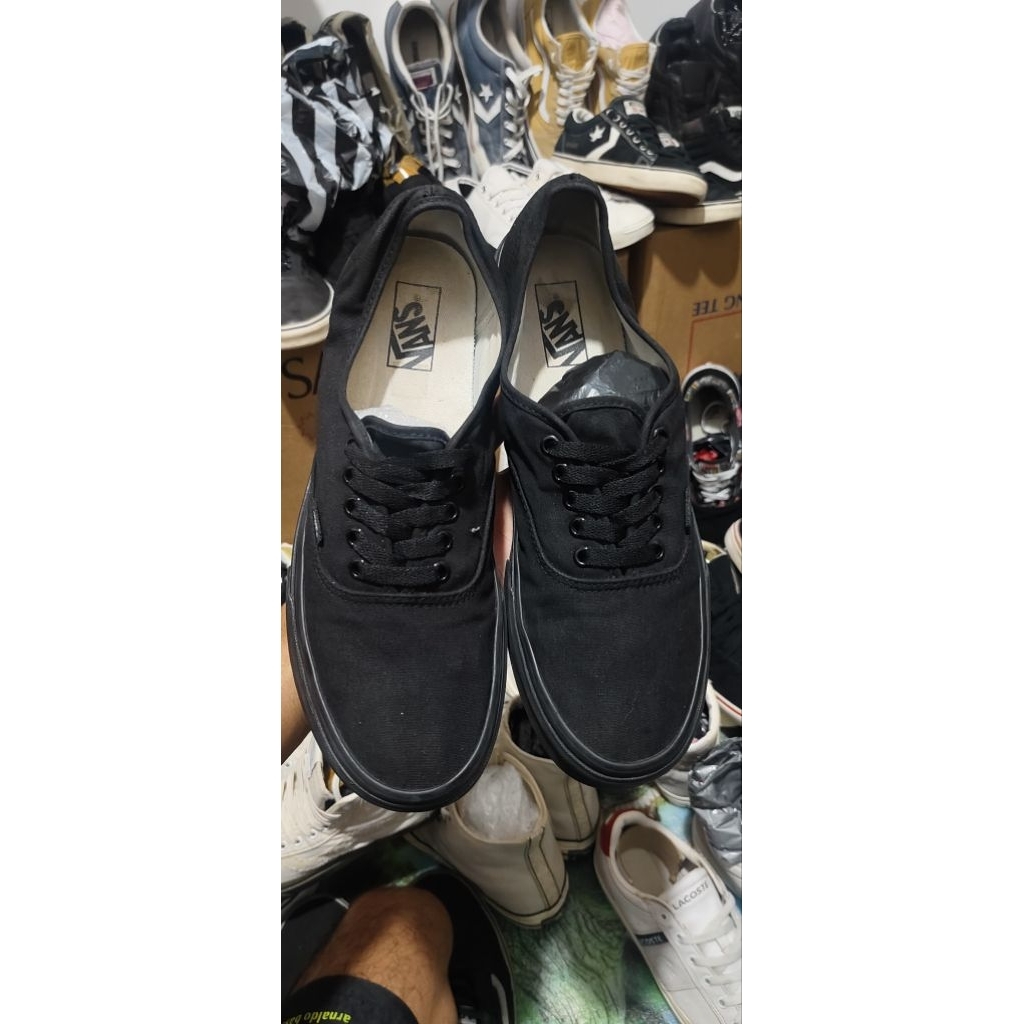 vans authentic black